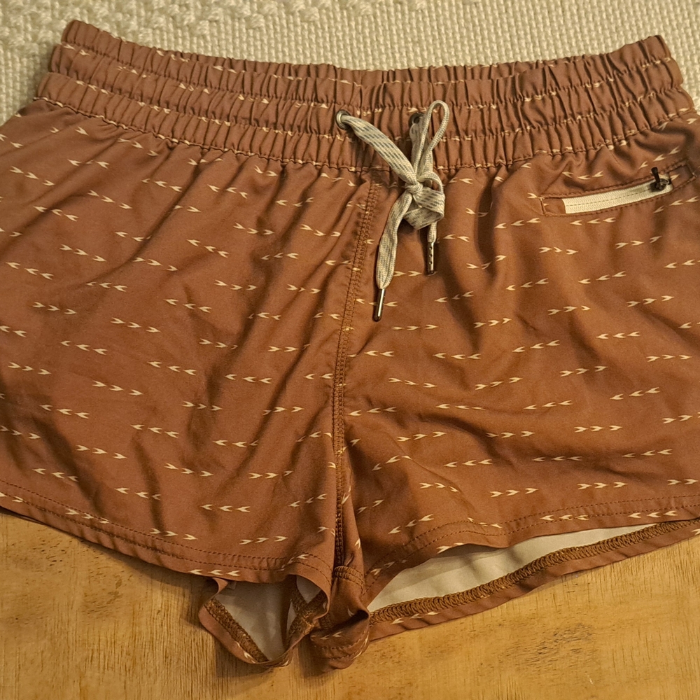 Vuori Brown Athletic Shorts with Elastic Waistband